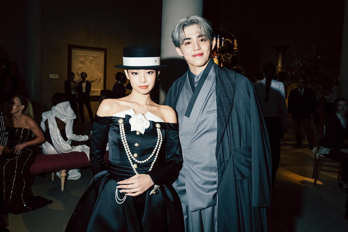seungcheolbliss's tweet photo. S.COUPS and JENNIE. https://t.co/kZFsA0yXy9