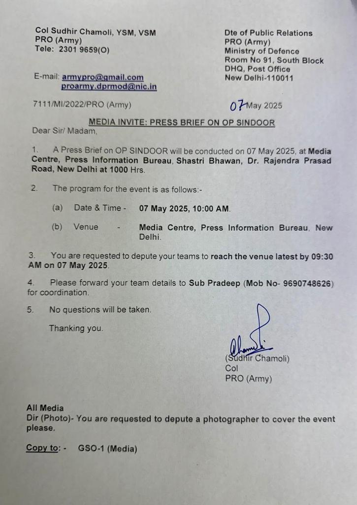 Two women in uniform to do this press briefing:
1) Col Sofia Quereshi from 🇮🇳 Army.
2) Wing Commander Vyomika Singh from 🇮🇳 Air Force.

👍 ALSO, LOT OF VISUAL PROOF OF THE OPERATION.
I HOPE NO ONE '✋️' WILL DEMAND PROOF OF THE #JointStrike THIS TIME AGAIN...

What a messaging