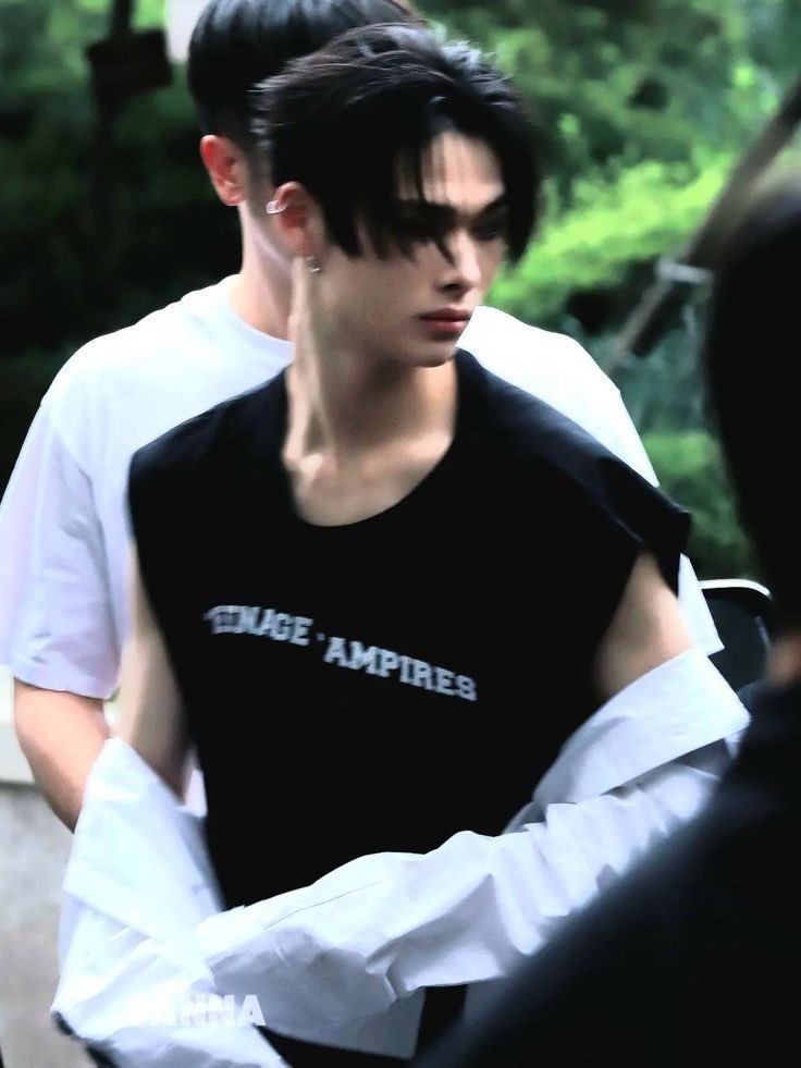 “teenage vampires “—finest a vampire ever looked…