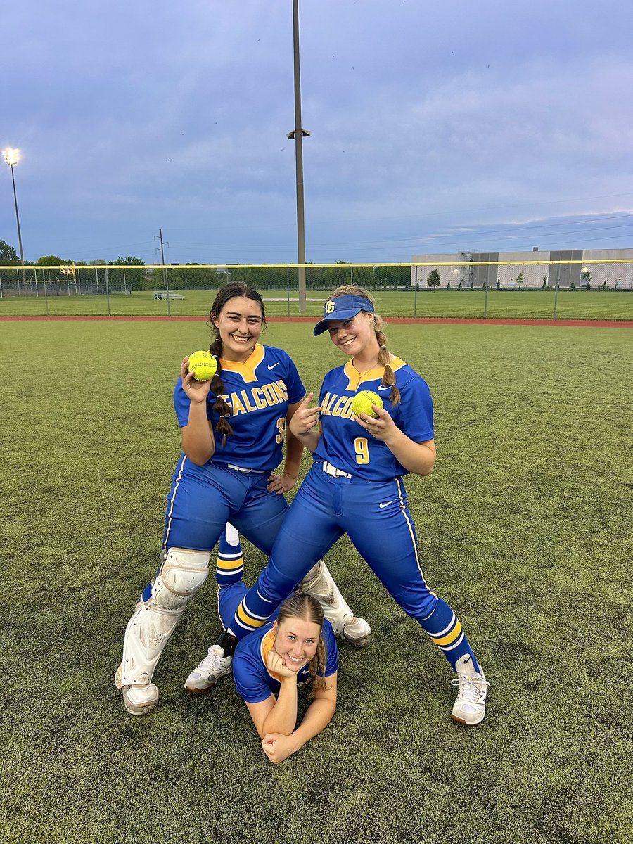 Olathe South Softball (@softball_oshs) on Twitter photo The Falcons were led offensively by sophomore, Gabby Frantz who was 5-for-8 with a 2 run home run and 3 RBI's on the night. 
Sophomore, Annika Whitcomb hit a 3 run home run in the second game! The Falcons were led offensively by sophomore, Gabby Frantz who was 5-for-8 with a 2 run home run and 3 RBI's on the night. 
Sophomore, Annika Whitcomb hit a 3 run home run in the second game!