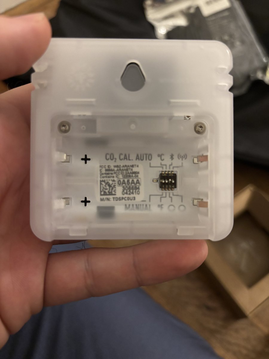 BinarySmile's tweet image. First time in my life I&apos;ve ever seen batteries that don&apos;t install antiparallel