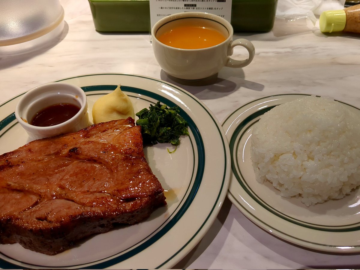 JasonBournes7's tweet photo. 今日のランチはこちら(◍•ᴗ•◍)
ヨドバシビル内のマロリーポークさんに初訪問しました!
蔵王山ライス、スープセット
1430円
270gチョイスでしたが食べやすくてあっという間に完食🐖
好みはわさびたっぷりにステーキソースですね!
お肉も柔らかく臭み無くて美味しかった🍚
#マロリーポーク https://t.co/GLv7x9XNpT