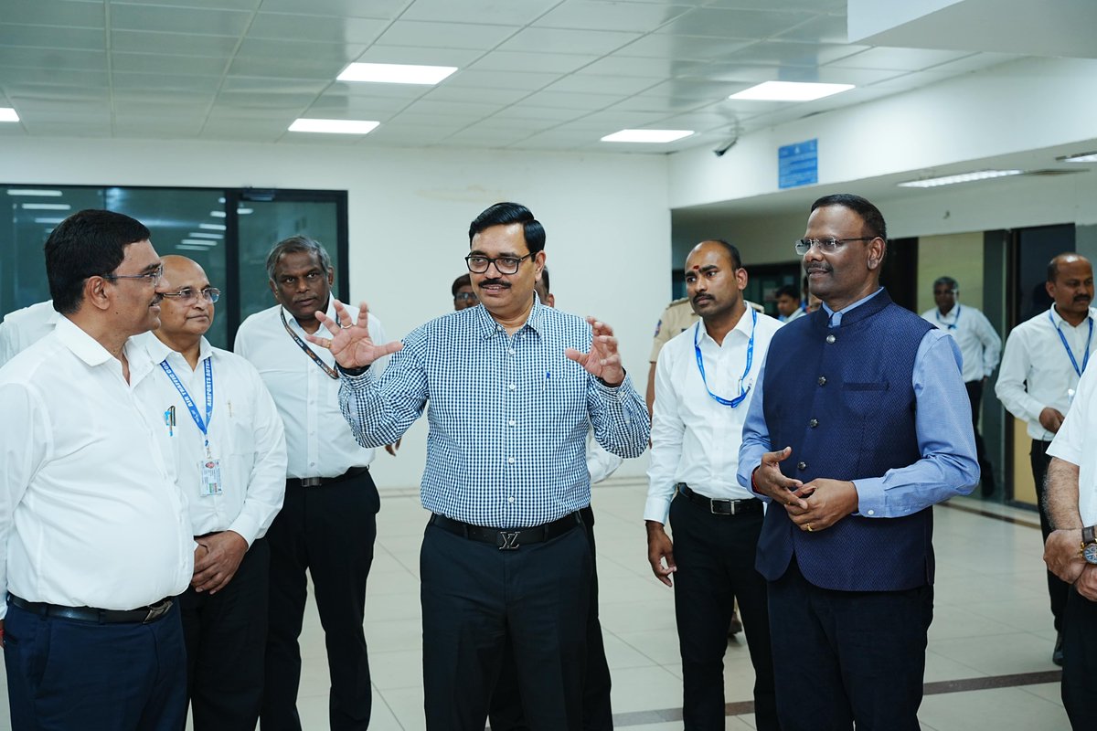 AAI Chairman Sh. <a href="/vipinkumarIAS/">Vipin Kumar</a>, along with Member (ANS), visited Begumpet Airport and reviewed operational aspects, along with various establishments, infrastructure, and facilities. <a href="/AAI_Official/">Airports Authority of India</a> <a href="/AAIRHQSR/">Regional Executive Director AAI Southern Region</a> <a href="/MoCA_GoI/">MoCA_GoI</a>