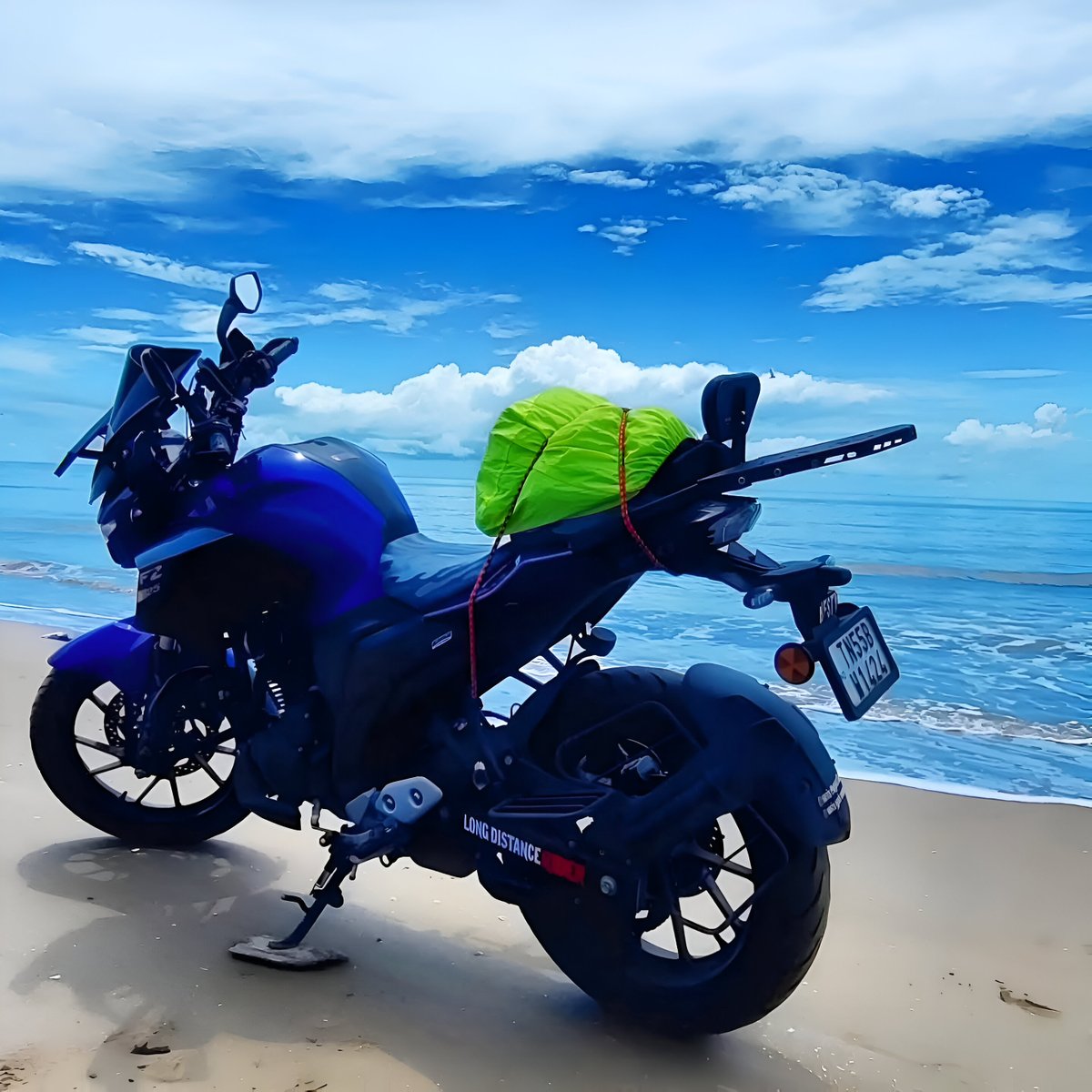 LLUVIATURIZMO's tweet image. ⚡ Unleash the Full Power of Your Yamaha FZ25 with LLUVIA Accessories! 🏍️🔥

Upgrade your FZ25 and ride with confidence, wherever the road takes you! 🌍💨

🛒 Shop the full range now: lluvia.in

#YamahaFZ25 #FZ250 #LLUVIAIndustries #FZ25 #Yamaha #LluviaTurizmo