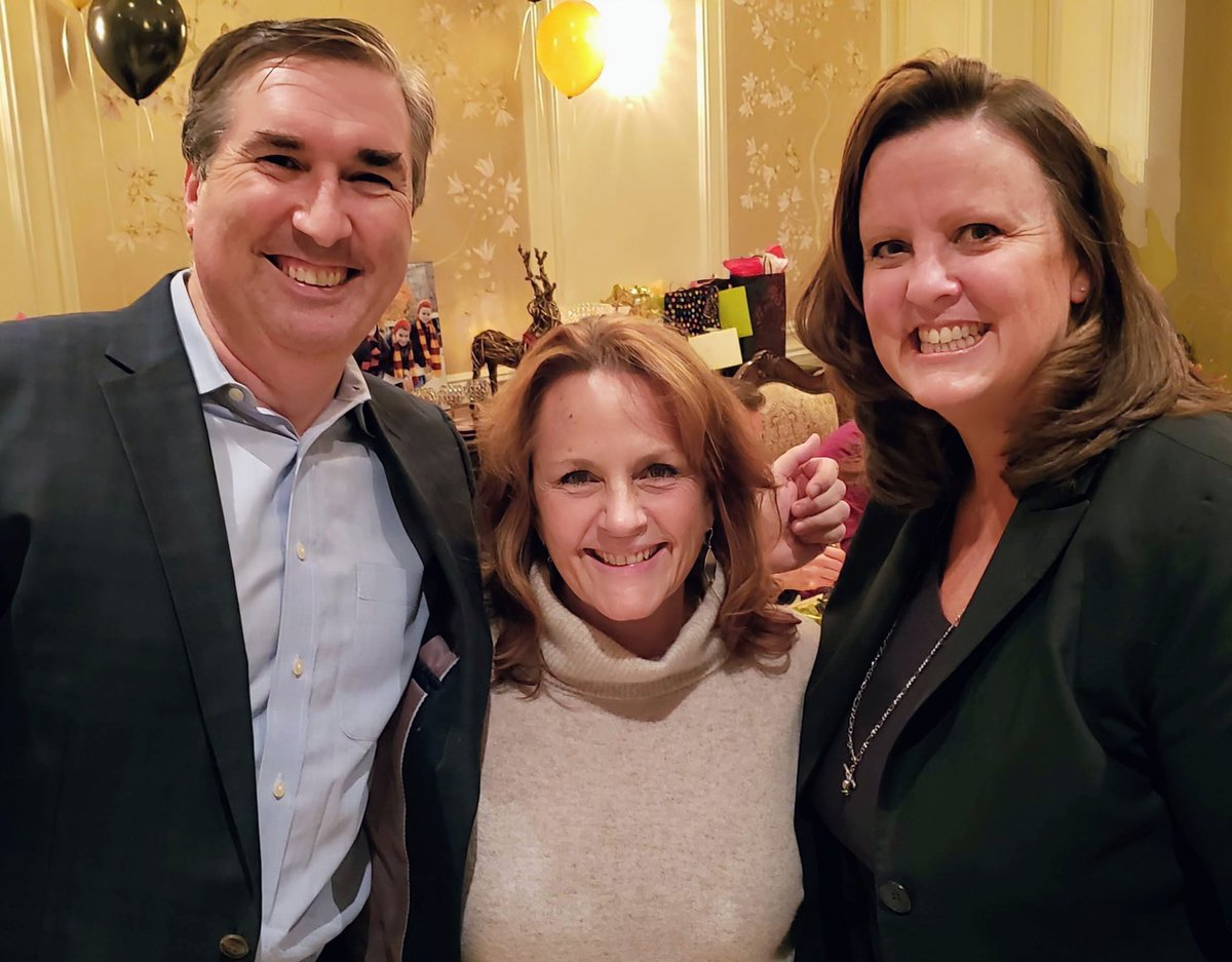 mike_cabonargi's tweet image. It's hard to process the news about my wonderful friend, Lori Healey. Her kindness and light made even the toughest situations feel a little brighter. My heart goes out to Emily, Ramsey and Walt during this incredibly difficult time. Rest peacefully, Lori.