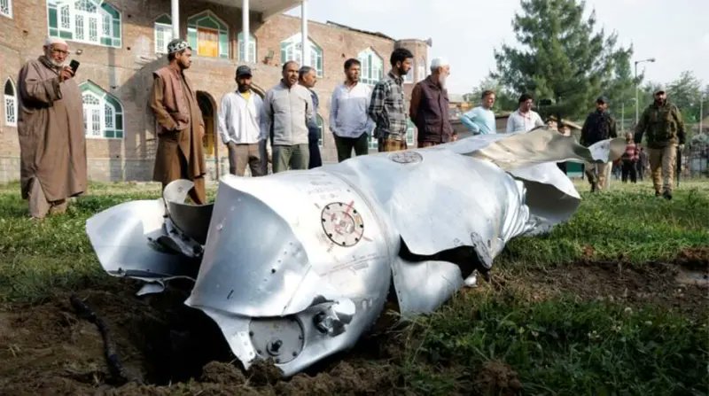 পাকিস্তানের পাল্টা হামলায় ভারতের ৫ যুদ্ধবিমান ও একটি ড্রোন ভূপাতিত