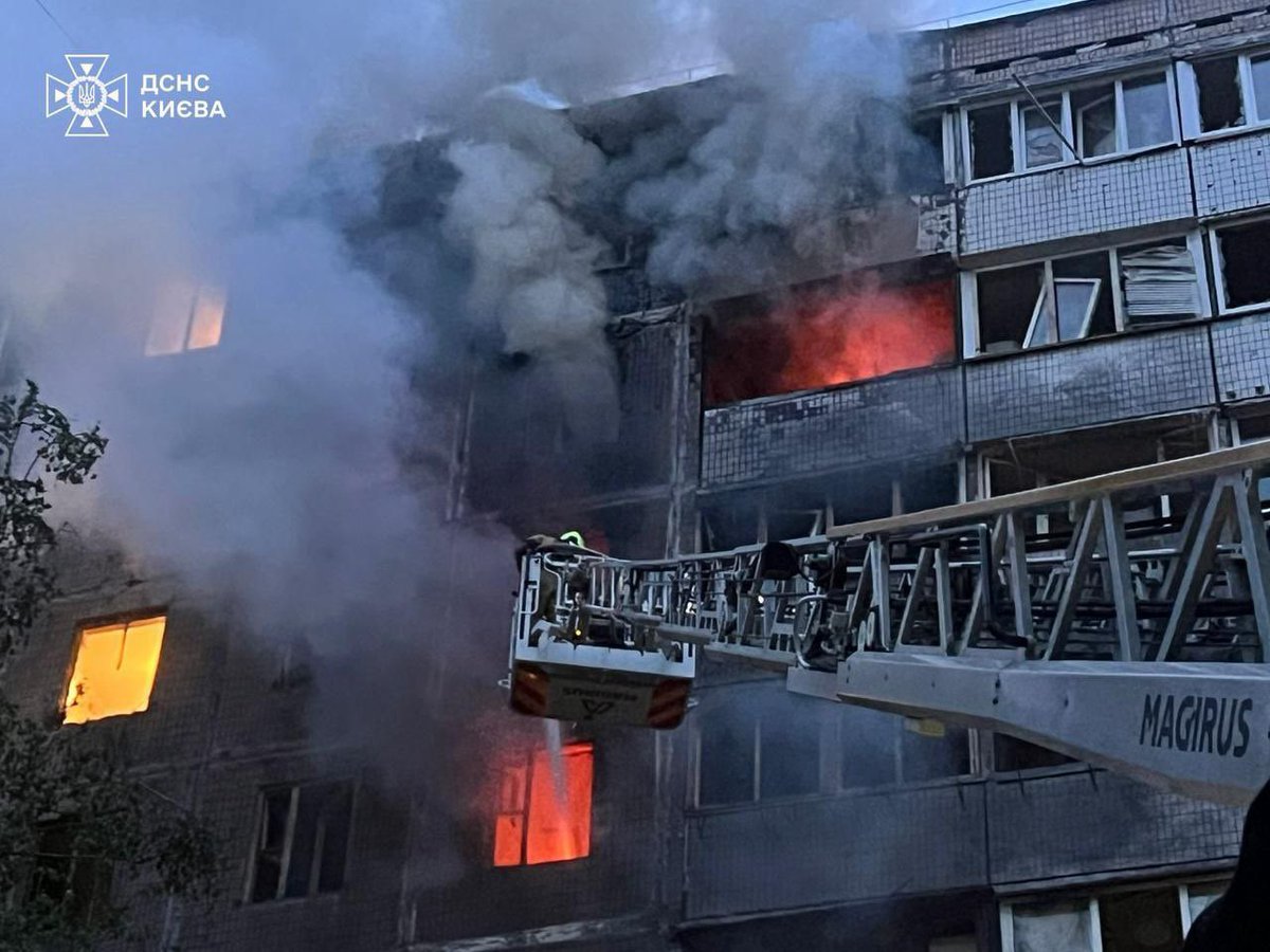 andrii_sybiha's tweet image. Once again, Russian strikes on Kyiv. A loud night in Ukraine's capital.

As of now, two people have been killed and others injured, including four children who have suffered burns.

Russia also attacked Zaporizhzhia and other regions.

Putin responds with such brutal strikes to…