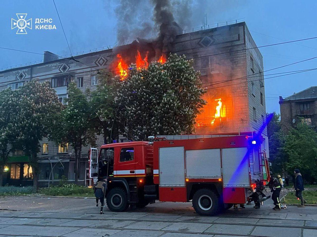 andrii_sybiha's tweet image. Once again, Russian strikes on Kyiv. A loud night in Ukraine's capital.

As of now, two people have been killed and others injured, including four children who have suffered burns.

Russia also attacked Zaporizhzhia and other regions.

Putin responds with such brutal strikes to…