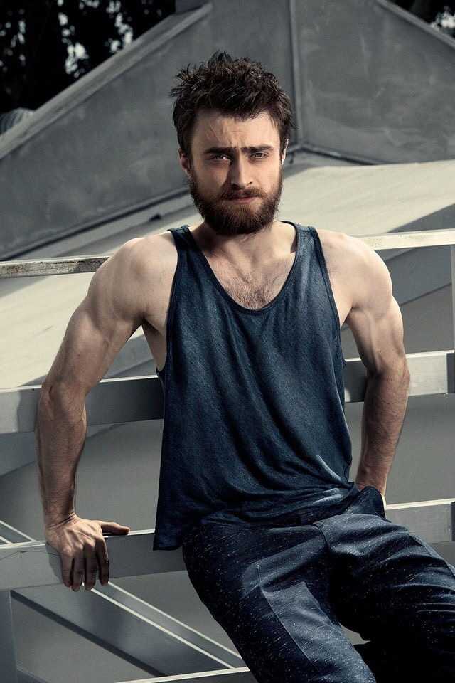 MMmmmyeahD's tweet photo. @celebtease Daniel Radcliff is my God. 🤤🙏🙌 https://t.co/VqiN9ieqdU