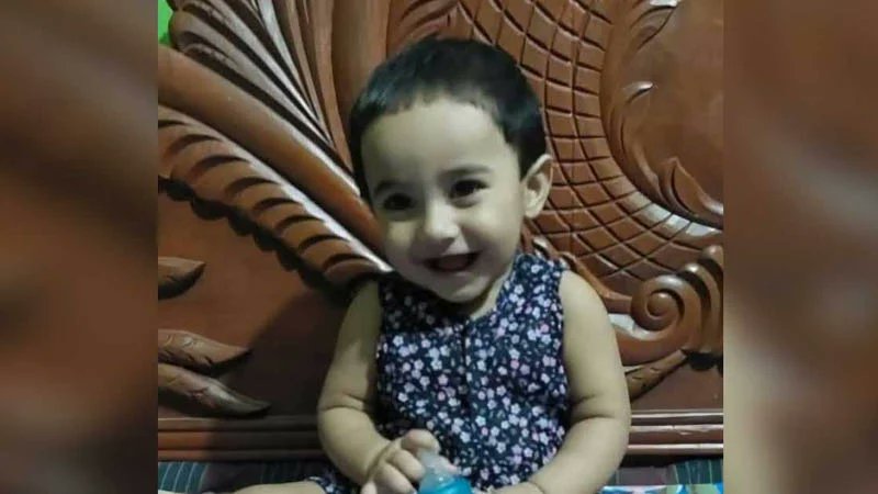 বাবার সঙ্গে লিচু খাওয়ার সময় নিশ্বাস বন্ধ হয়ে মৃত্যু ১৫ মাসের মায়াজের