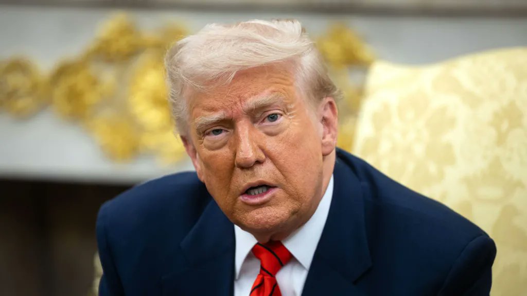 ট্রাম্পের শুল্কের ঝুঁকিতে আয়ারল্যান্ড, প্রবৃদ্ধির পূর্বাভাস কমালো সরকার