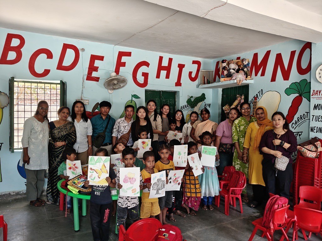 A delegation of government representatives from Bhutan, along with our NGO partners Sesame Workshop and NalandaWay Foundation, visited three ICDS centres in Gautam Budh Nagar.

The delegation appreciated the impactful work being carried out by HCLFoundation and its partners -