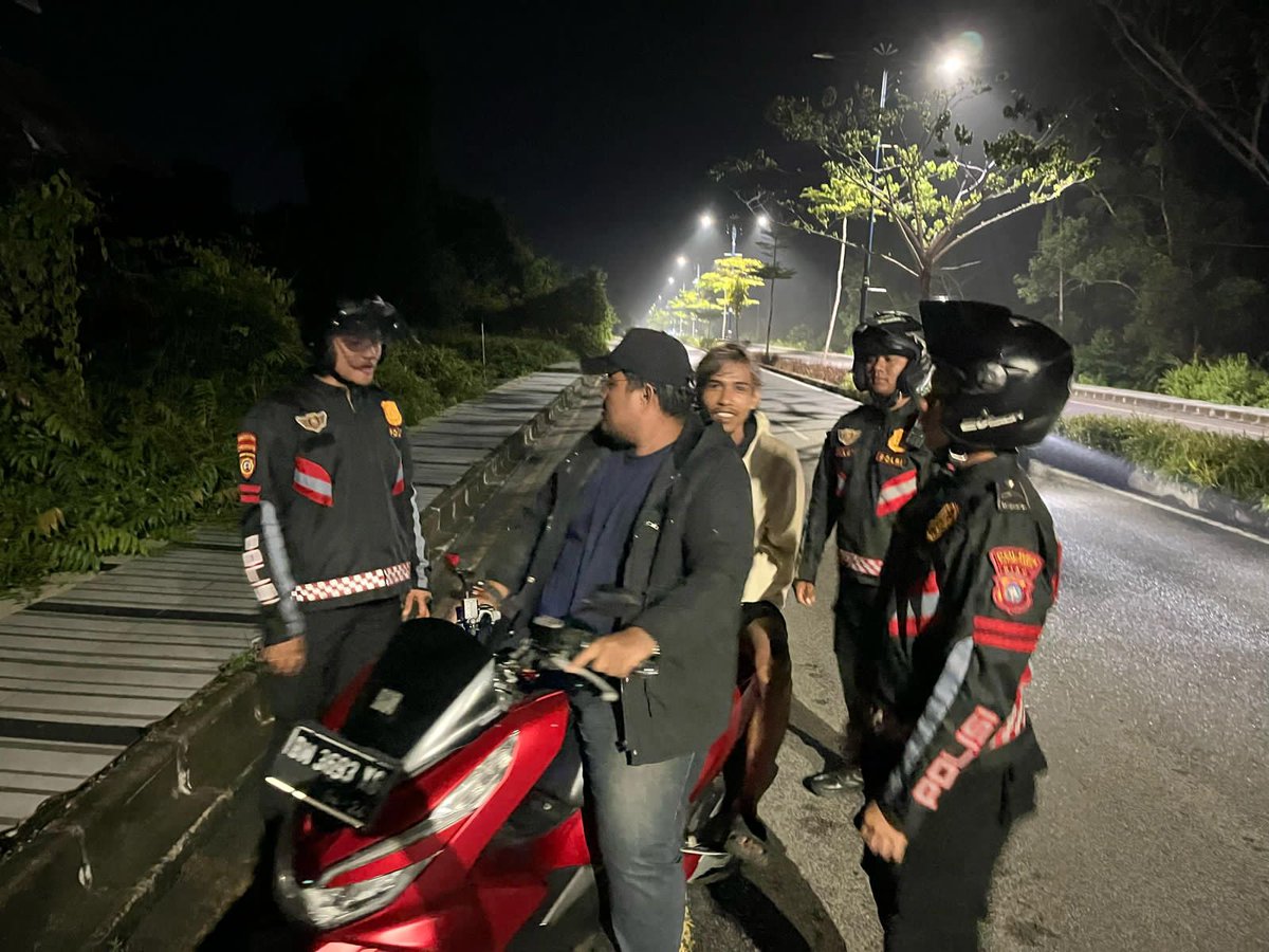 MerantiRes's tweet photo. Polres Kep. Meranti laksanakan Patroli Guna Menjaga Situasi di wilayah Kab. Kep. Meranti Tetap aman dan Kondusif. https://t.co/uY4Tvybs26