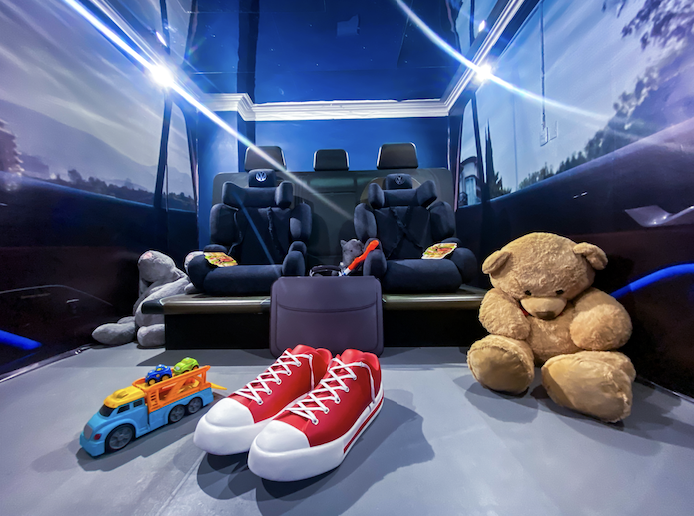 Cinemaniaticos1's tweet photo. Cinéfilos!! #Volkswagen es la primer marca en la industria automotriz que colabora con #TheMansion con el propósito de hacer en conjunto una experiencia única, invitando al público a dar un salto al futuro para que conozcan el #UniversoVolkswagen; un espacio creado para explorar lo mejor del multiverso. 🔥🏎️
+Info: https://t.co/HjvtYTTFr5 📆😍
¿Qué les parece? @volkswagenmexico #volkyverso #vwwloverso
