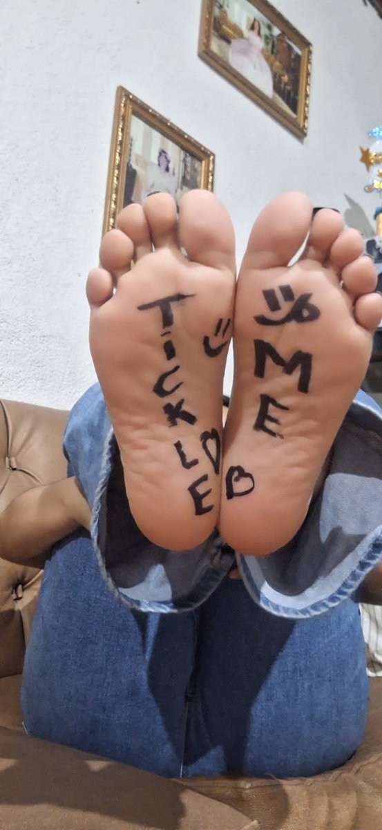 TickleMeSol3Z's tweet photo. Name: Vanessa @vannmarylis 
Age:22
Size: 6
Scale of 1-10 ticklish: 8
Worst spot: her soft soles

Was wrapped in a blanket and her friend took a good tickle revenge on Vanessa’s feet. She laughed begged and squealed the whole time. Love to see it https://t.co/fysj9T4Df1