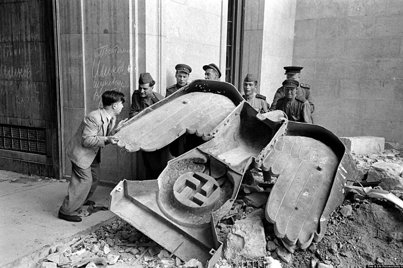 Avui és un dia trist per la militància per Alternativa per Alemanya (AfD), i de retruc pels seus amics d'Aliança Catalana i VOX. 
Recordem que els avis d'AfD eren derrotats. El món quedava alliberat del feixisme.
El 7 de maig de 1945 l'Alemanya nazi es rendia davant dels aliats.