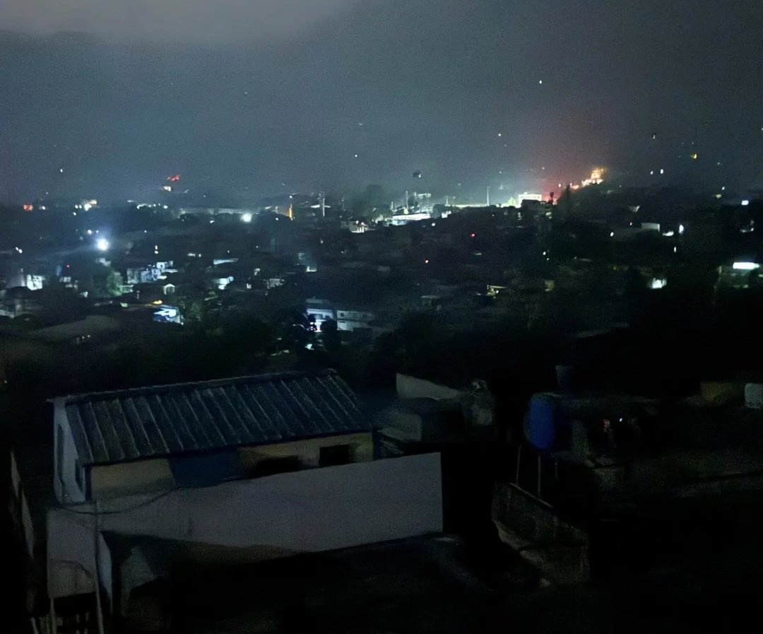 #India 🇮🇳 ataca con misiles a #Pakistán 🇵🇰 como consecuencia del recalentamiento del histórico conflicto por #Cachemira. Uno de los puntos calientes de la geopolítica actual y desarrollada en mi libro #China: El Dragón Deminio. (Foto: <a href="/nytimes/">The New York Times</a>)