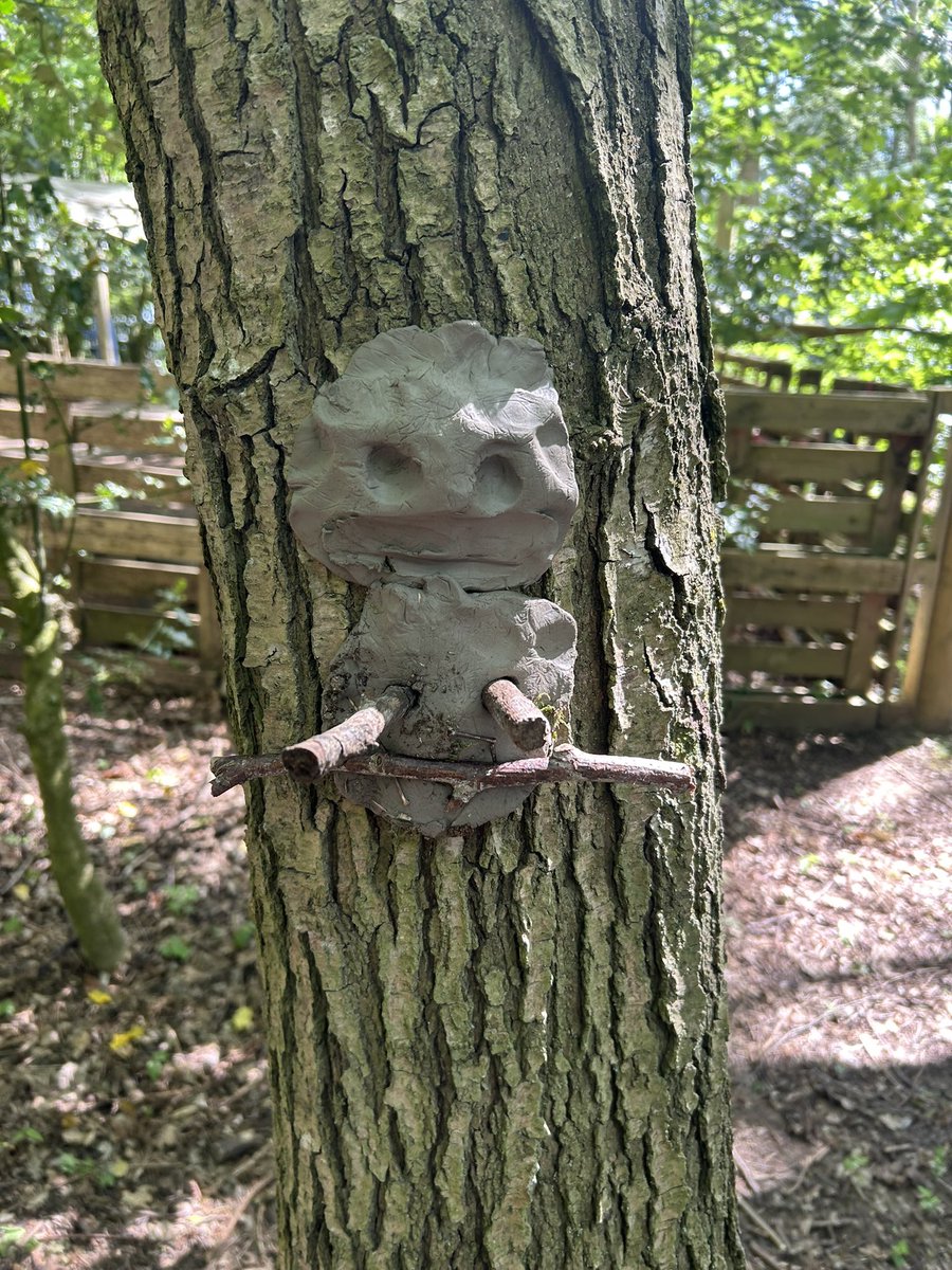 We had great fun at Forest School making our mud masks .Class 5  <a href="/StJohnVianneySc/">St John Vianney School</a> enjoyed making environmental friendly art <a href="/CAFTcharity/">CAFT</a> #outdoors #Outdoorclassroom #Catholic 
#SEND #Sensory