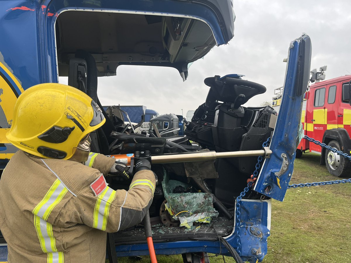 GLTechRescue's tweet image. Gareth Lloyd Technical Rescue 
LGV cab rescue techniques 
Heavy Rescue Instructors Course 13-24th October 2025 
For more information 
Gareth@gltechrescue.co.uk
gltechrescue.co.uk