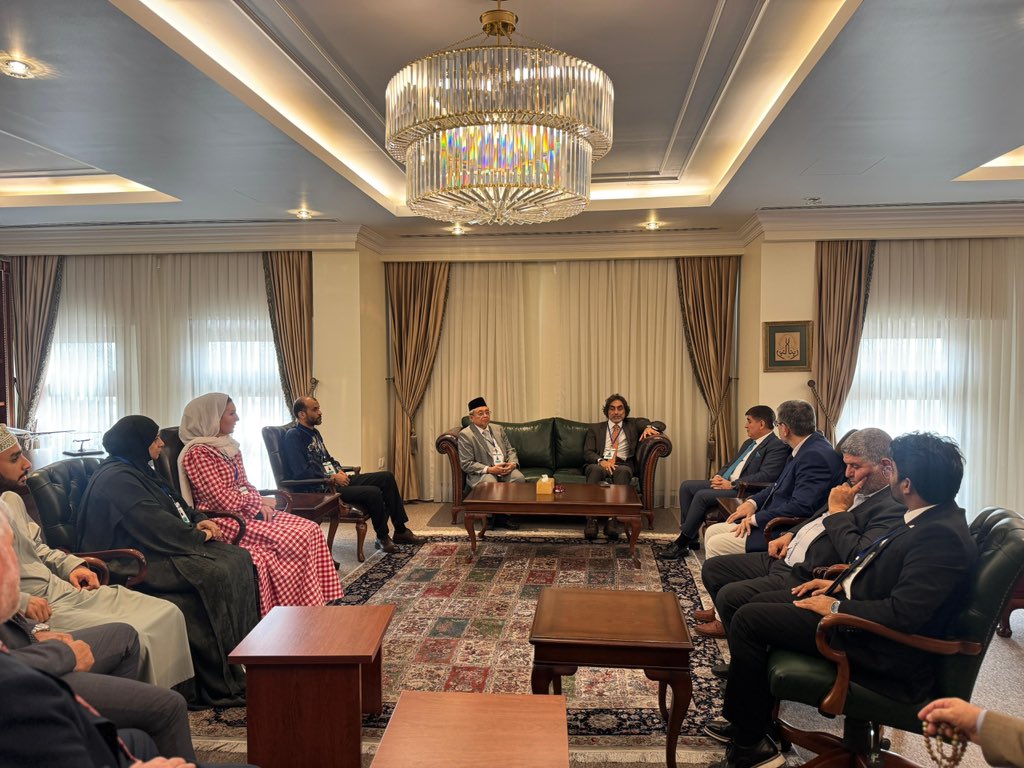 Büyükelçi Dr. Mustafa Göksu, Katar Üniversitesi Şeriat ve İslami İlimler Fakültesi’ndeki programların akreditasyon süreçleri kapsamında Katar’da bulunan İlahiyat Akreditasyon Ajansı Yönetim Kurulu Başkanı Prof. Dr. Halis Aydemir ve beraberindekileri makamında kabul etti.