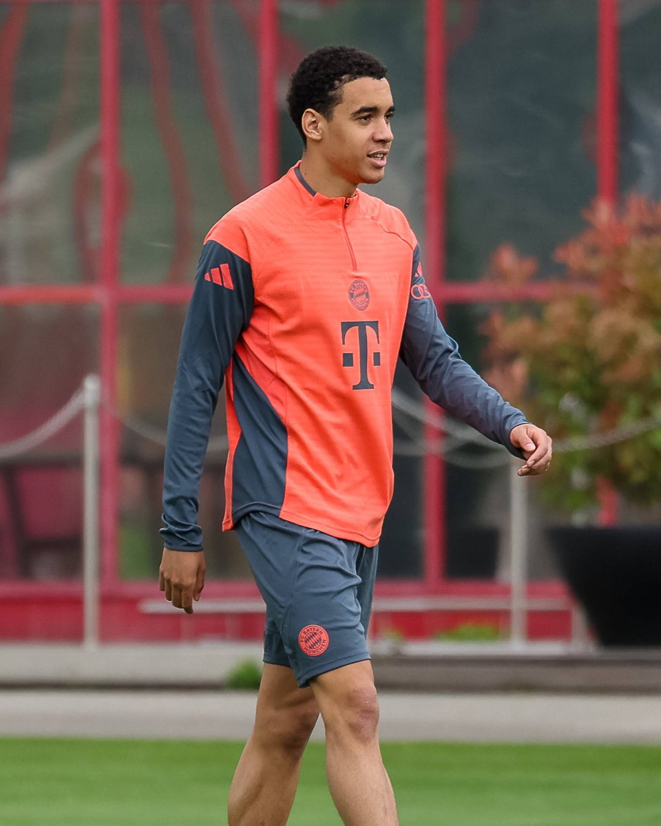 FCBayern's tweet photo. Gute Nachrichten von der Säbener: @JamalMusiala ist wieder im Lauftraining! 🏃

ℹ️ https://t.co/vWkePo7Hra https://t.co/M0NqJu2M2w