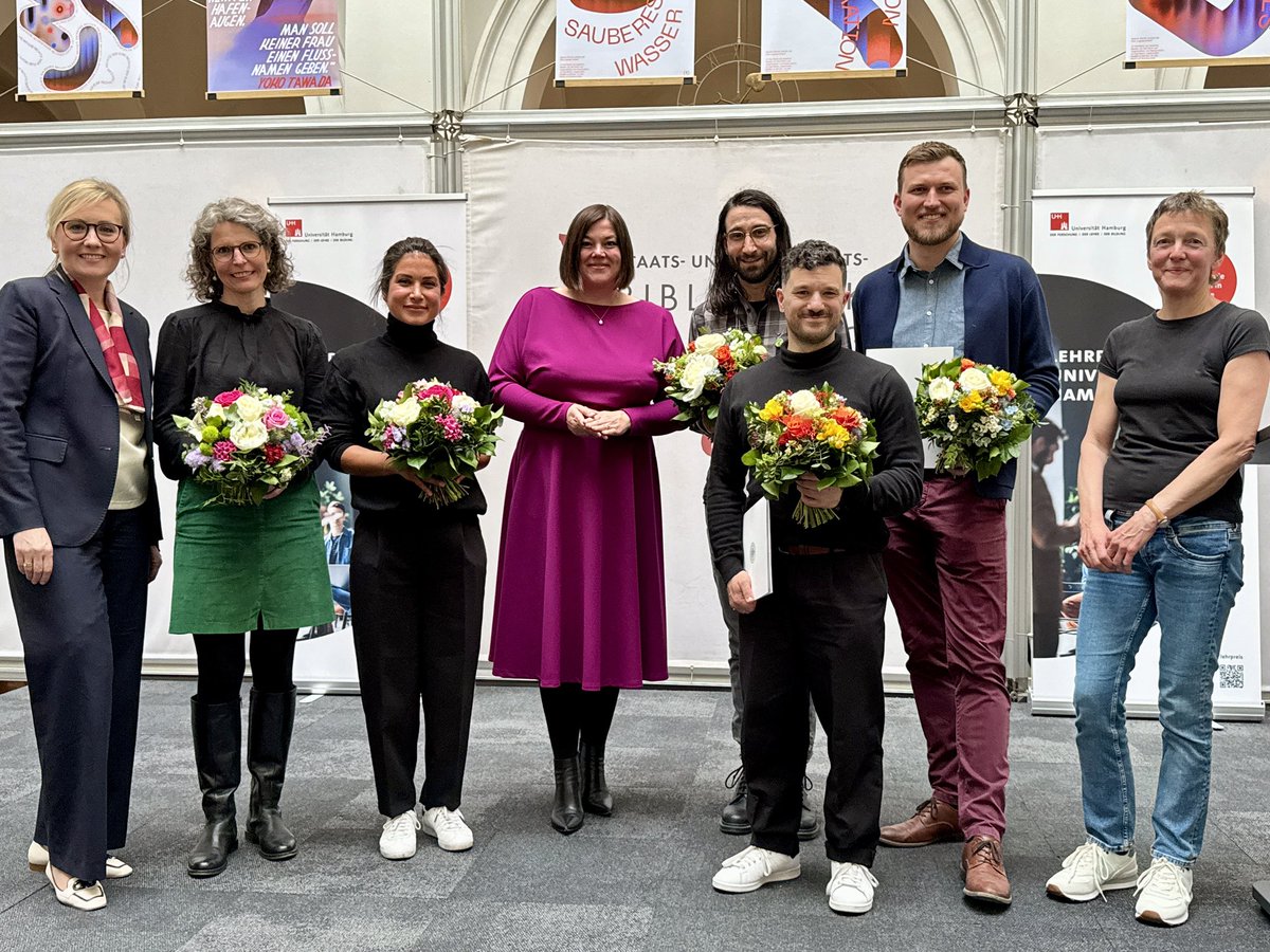Wissenschaft, Forschung, Gleichstellung & Bezirke (@hh_bwfgb) on Twitter photo 🏆🎓Für ausgezeichnete universitäre Lehre am #Wissenschaftsstandort #Hamburg: <a href="/fegebanks/">Katharina Fegebank</a> gratuliert den Preisträgerinnen & Preisträgern zum #Lehrpreis der <a href="/unihh/">Universität Hamburg</a>. Erstmalig würdigt der Preis herausragende Lehrleistungen innerhalb der Universität & fördert innovative Lehrmethoden. 🏆🎓Für ausgezeichnete universitäre Lehre am #Wissenschaftsstandort #Hamburg: <a href="/fegebanks/">Katharina Fegebank</a> gratuliert den Preisträgerinnen & Preisträgern zum #Lehrpreis der <a href="/unihh/">Universität Hamburg</a>. Erstmalig würdigt der Preis herausragende Lehrleistungen innerhalb der Universität & fördert innovative Lehrmethoden.