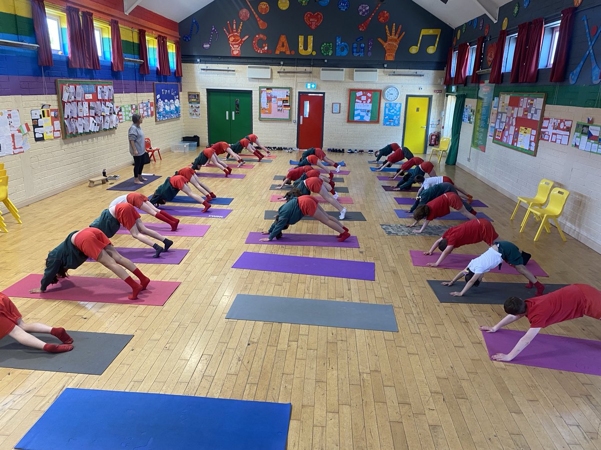 Tá ag éirí go hiontach le Rang 3 ag an Ióga (yoga) le Siobhán gach Máirt🤗 ⁦<a href="/GaelscoilAU/">GaelscoilAU</a>⁩