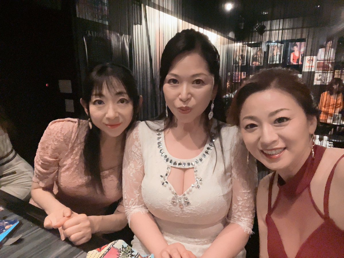 楽しいGWを過ごせましたかー？
私は、おウチでゴロゴロしてました
新橋SHUNGA営業してまーす♥
＃新橋キャバクラ
＃新橋SHUNGA
＃小池絵美子
＃山口玲子＃森美希＃雨宮凛