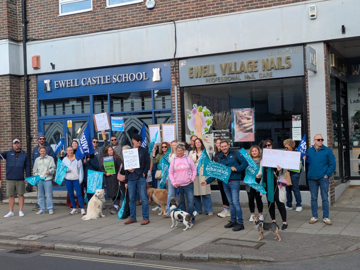 Solidarity with Ewell Castle, Surrey, members striking today in defence of their pensions <a href="/DanielKebedeNEU/">Daniel Kebede</a> <a href="/NEUnion/">National Education Union</a> <a href="/BBCSurrey/">BBC Surrey</a>
