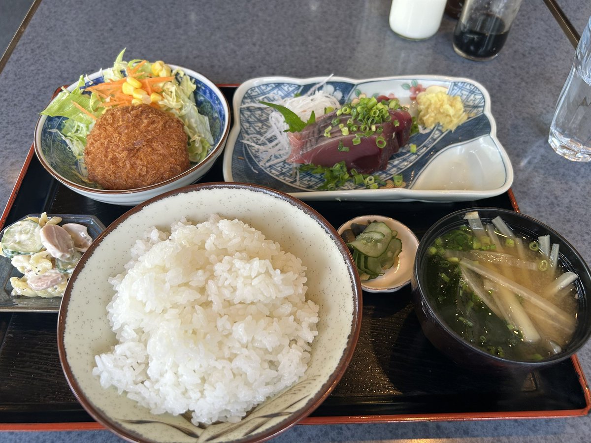 美味いランチ探すのが好きです
1日9,000〜10,000歩は歩いてるので多少のカロリーは気にしません笑