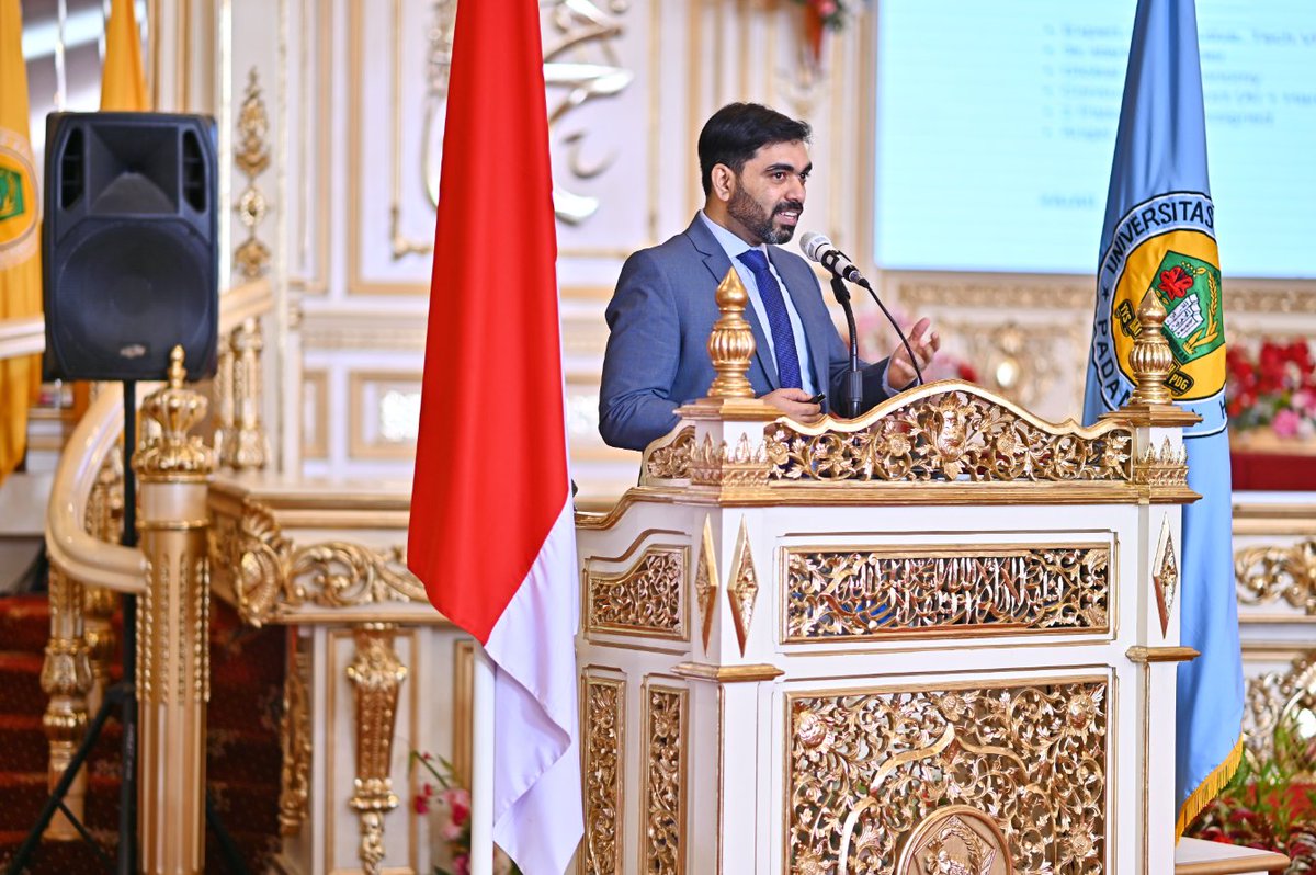 fatehsali's tweet photo. I was invited to deliver a keynote and speak on a panel at the Halal Lifestyle event, held on May 3–4 in Padang City, West Sumatra, in Indonesia📷
It brought together 7 Ambassadors from OIC countries (UAE, Jordan, Egypt, Tunisia, Azerbaijan, Bosnia,Tanzania)  ...read more #AiAli https://t.co/6wsezrT0uZ
