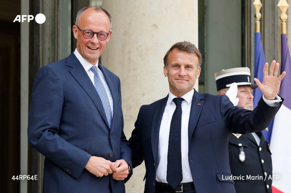 #UPDATE Germany's new Chancellor Friedrich Merz met France's President Emmanuel Macron in Paris on Wednesday on his first official trip abroad, AFP journalists said.