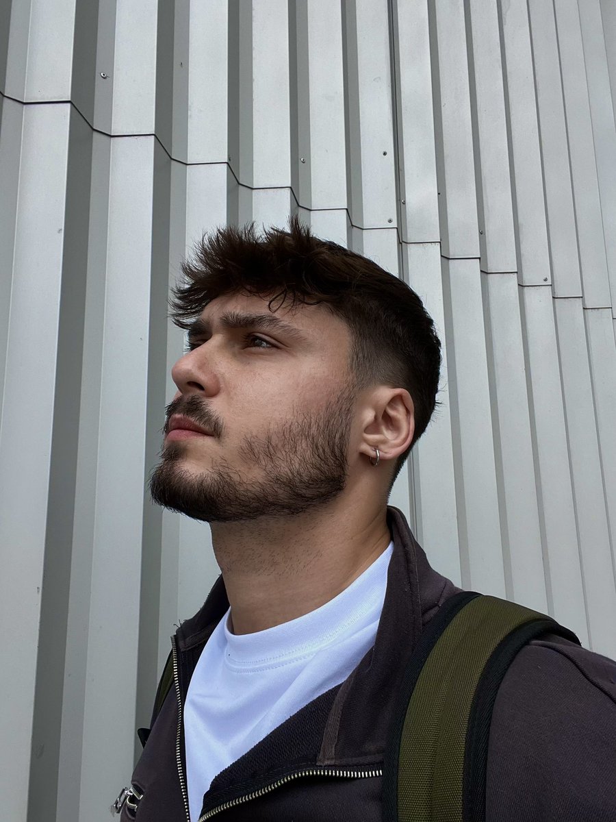 Смотрю куда-то