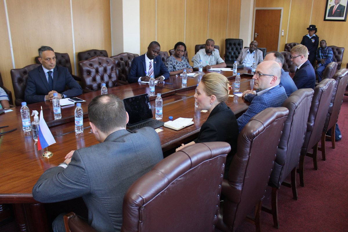 HChitando16040's tweet photo. The NRZ General Manager @RZinyanduko accompanied by the NRZ Board members and NRZ technical team managers is hosted by the Minister of Mines and Mining Development, in  investment meeting with the Russian TransMashHolding (TMH) delegation, today. https://t.co/IySSxoWc6Z