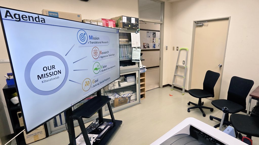 toxtoxtoxtk's tweet photo. 4年生の研究室見学期間が始まりました〜毒性学研究室には既に10名以上の学生さんにお越しいただいていますがまだまだ予約受付中です https://t.co/DXPDPf90Nr