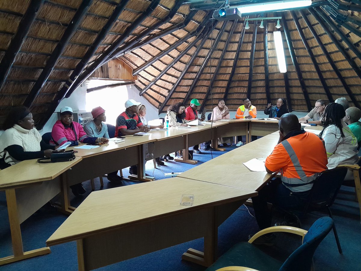 Ward27Madibeng's tweet photo. ♦️Happening♦️
Cllr. Samuel Maphori, alongside key community stakeholders, recently convened a meeting with representatives from Samcor to discuss crucial matters related to social labour practices and business opportunities.
#EFFInGovernance #voteEFF #ward27madibeng https://t.co/3loI6PtjdJ