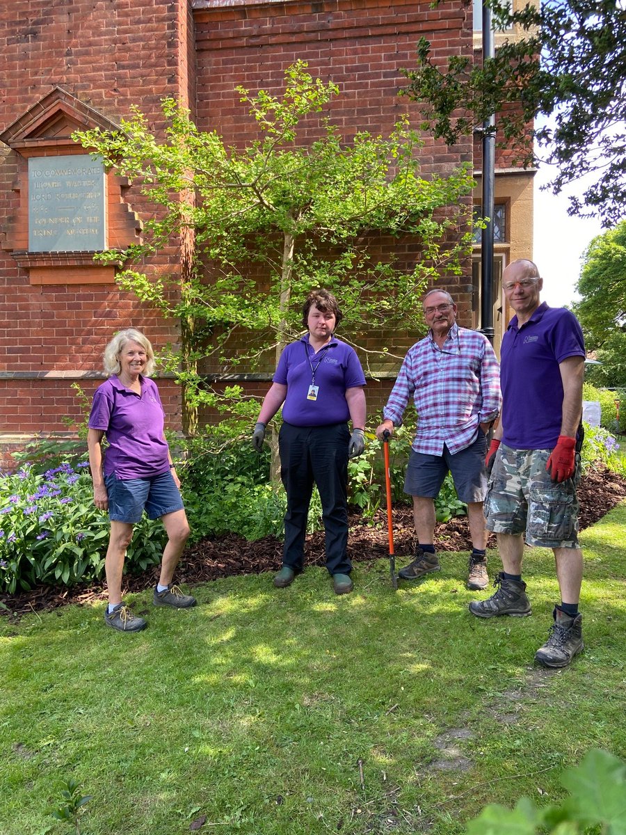 Our garden volunteers have been busy bees 🐝working on our grounds. Recently they've tidied up the beds in the quadrangle making it look beautiful and attracting to pollinating insects.