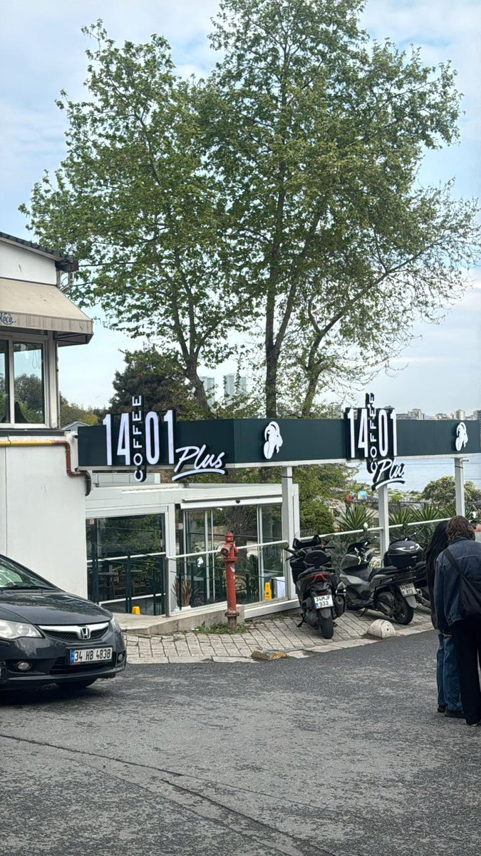 Moda'daki MADO'nun yerine yeni bir işletme açıldı.

•⁠ Aynı işletme, geçtiğimiz günlerde kapanan EspressoLab'in yerine de açılmıştı.