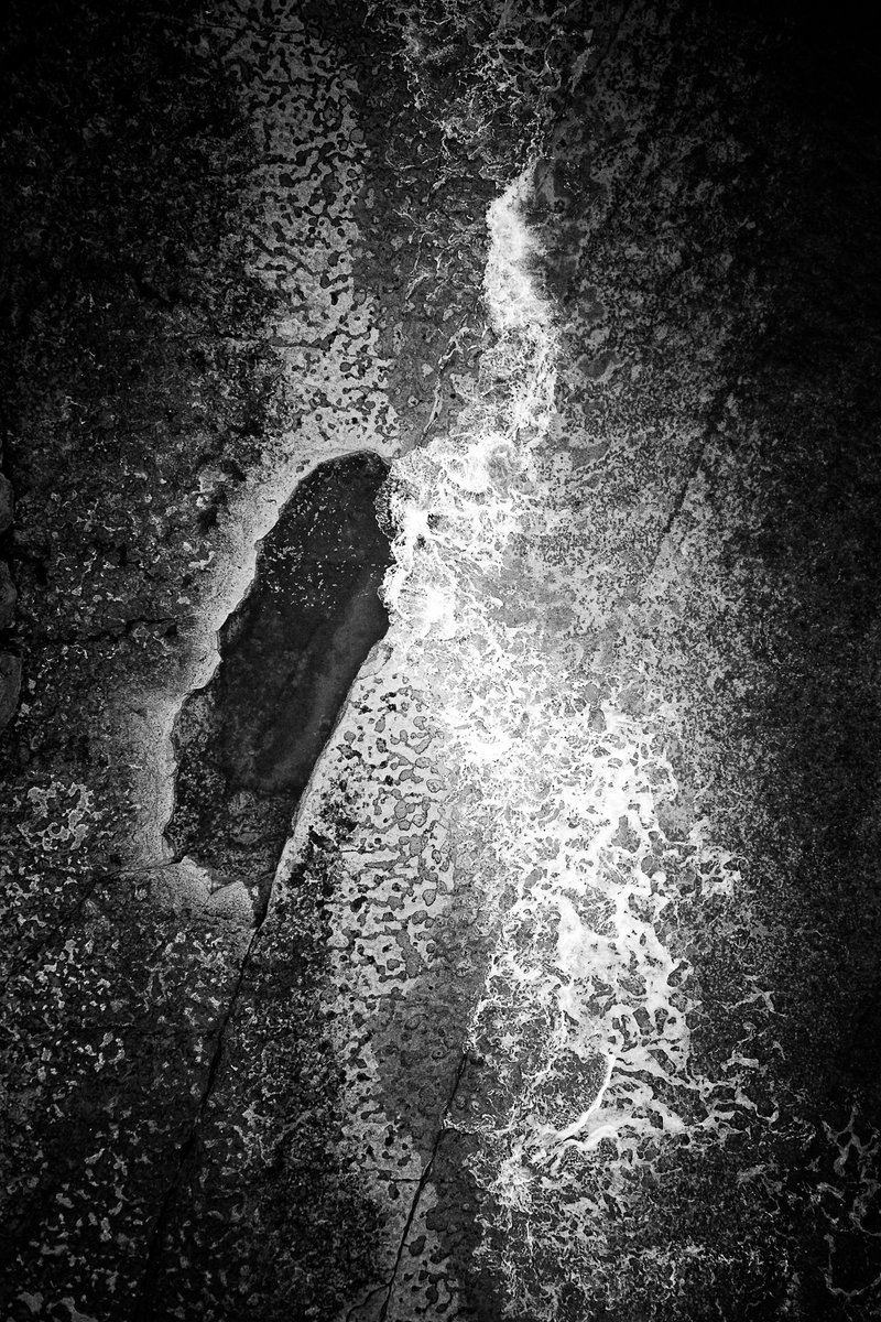 Good morning with a new piece 

Over Dancing Ledge (2025) 

Drone abstract from the Jurassic Coast. Bts below shows the fossils it contains ↓