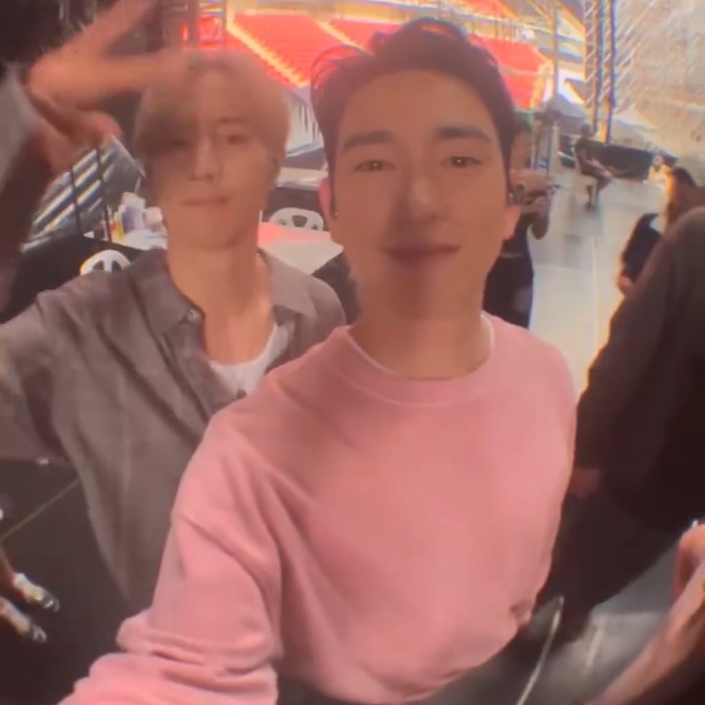 i just new the sweat shirt’s  familiar 🩷💙 
#markjin