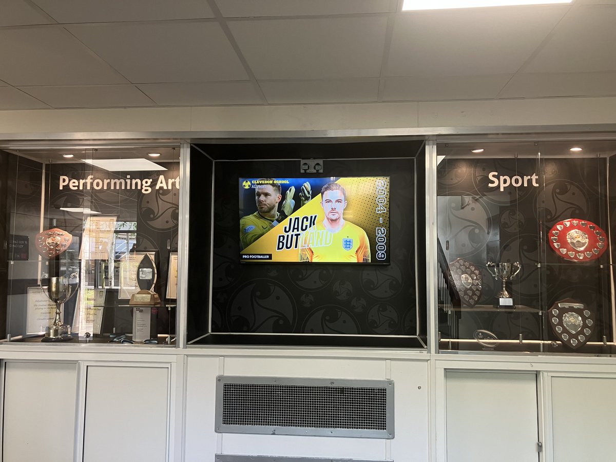 #digitalsignage is so much more than clocks, logos and ticker tape ! Its about inspiring young people to be the best versions of themselves. I absolutely loved the alumni slides at <a href="/ClevedonSchool/">Clevedon School</a> when we visited last week. The reason we developed <a href="/trilbytv/">TrilbyTV</a> 👍
#edtech #avtweeps