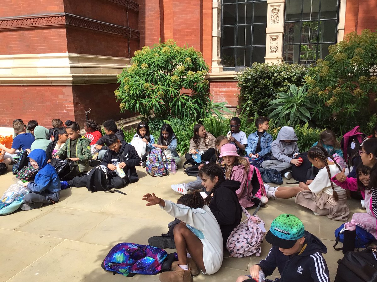 We have arrived for our first day’s adventure in London 🇬🇧