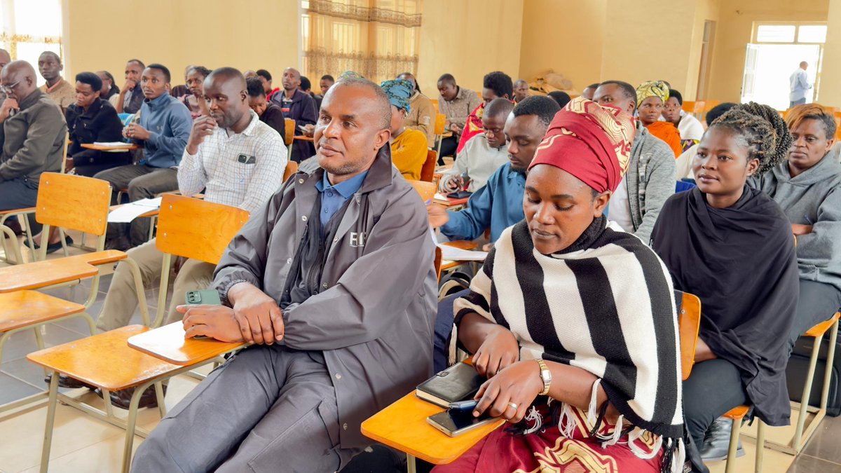 Ministry of Gender & Family Promotion | Rwanda (@rwandagender) on Twitter photo MIGEPROF yahuguye abashinzwe iterambere ry'ubukungu mu tugari, abashinzwe imiyoborere myiza mu mirenge, abahagarariye umugoroba w'imiryango,inshuti z'umuryango <a href="/GakenkeDistrict/">Gakenke District</a> ku ruhare rwabo mu kurwanya ihohotera rishingiye ku gitsina, ndetse n'isambanywa ry'abana. MIGEPROF yahuguye abashinzwe iterambere ry'ubukungu mu tugari, abashinzwe imiyoborere myiza mu mirenge, abahagarariye umugoroba w'imiryango,inshuti z'umuryango <a href="/GakenkeDistrict/">Gakenke District</a> ku ruhare rwabo mu kurwanya ihohotera rishingiye ku gitsina, ndetse n'isambanywa ry'abana.