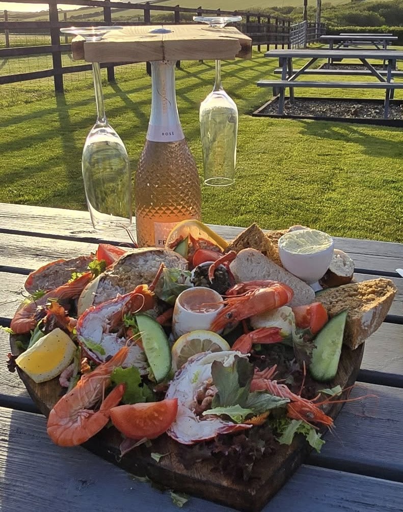 Too good not to share! This is how John's wife Nicola arranged a Mrs Will the Fish seafood platter - a work of art!
📸 Kevin John's Sparkes
To order - it's *ESSENTIAL* to ☎️ 01437 721571 !!
Open Monday, Tuesday, Wednesday, Friday and Saturday
CLOSED ON THURSDAY and SUNDAY
🦀🦞🍤