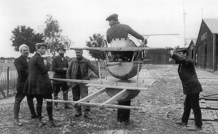 TheatrumBelli's tweet image. 7 mai 1910 : la société Antoinette utilise un #simulateur de vol pour former ses #pilotes.
theatrum-belli.com/chronicorum-be…

#Aviation #Aéronautique