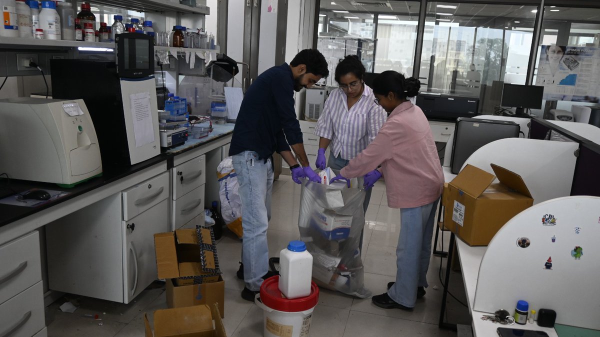 NABI_India's tweet image. As part of the #SwachhataHiSeva campaign, a lab cleanliness drive was held at NABI to foster a positive and organized work environment. Students showed great enthusiasm, turning cleaning into a healthy competition✨ #CleanLab #NABI