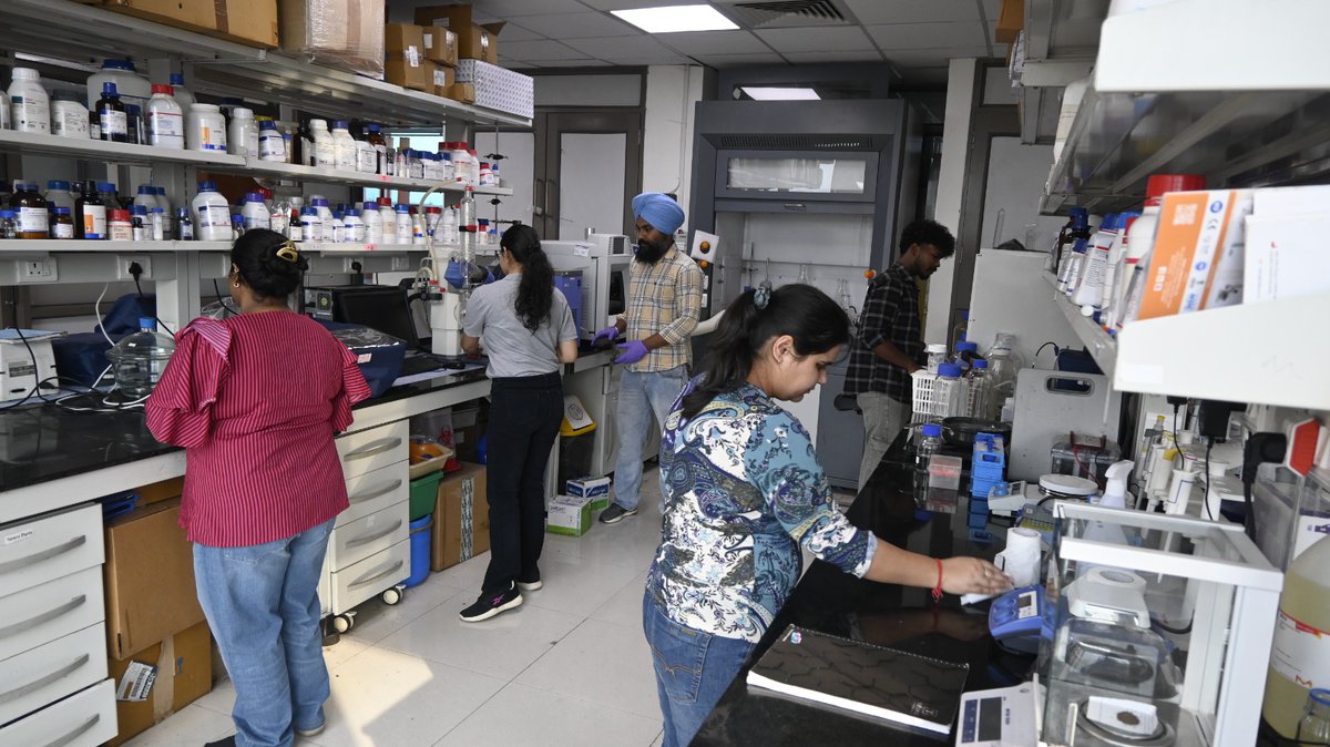 NABI_India's tweet image. As part of the #SwachhataHiSeva campaign, a lab cleanliness drive was held at NABI to foster a positive and organized work environment. Students showed great enthusiasm, turning cleaning into a healthy competition✨ #CleanLab #NABI