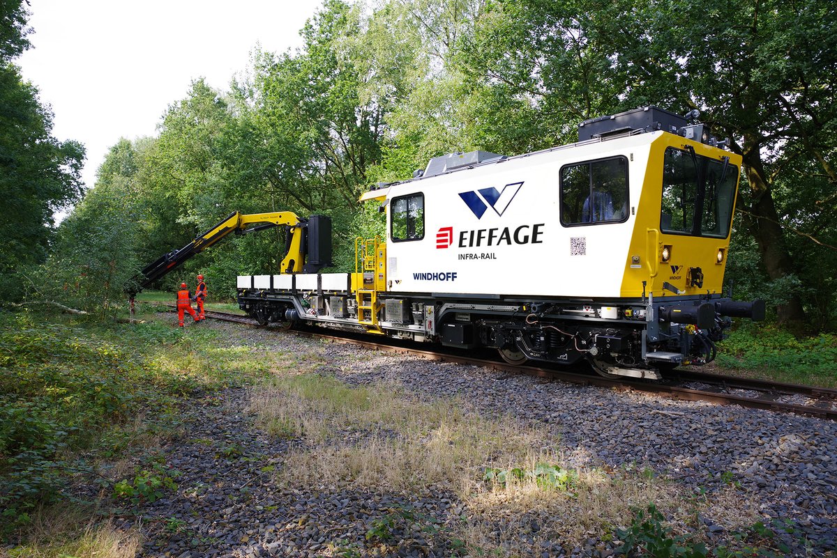 GMHGruppe's tweet image. Next Level Bahnbau mit Power auf Schienen! Gemeinsam mit #Eiffage Infra-Rail bringen #Windhoff &amp;amp; #GMHGruppe den MPV® VentuS® GAF auf die Strecke – Kompakt. Hybrid. Zukunftssicher. gmh-gruppe.de