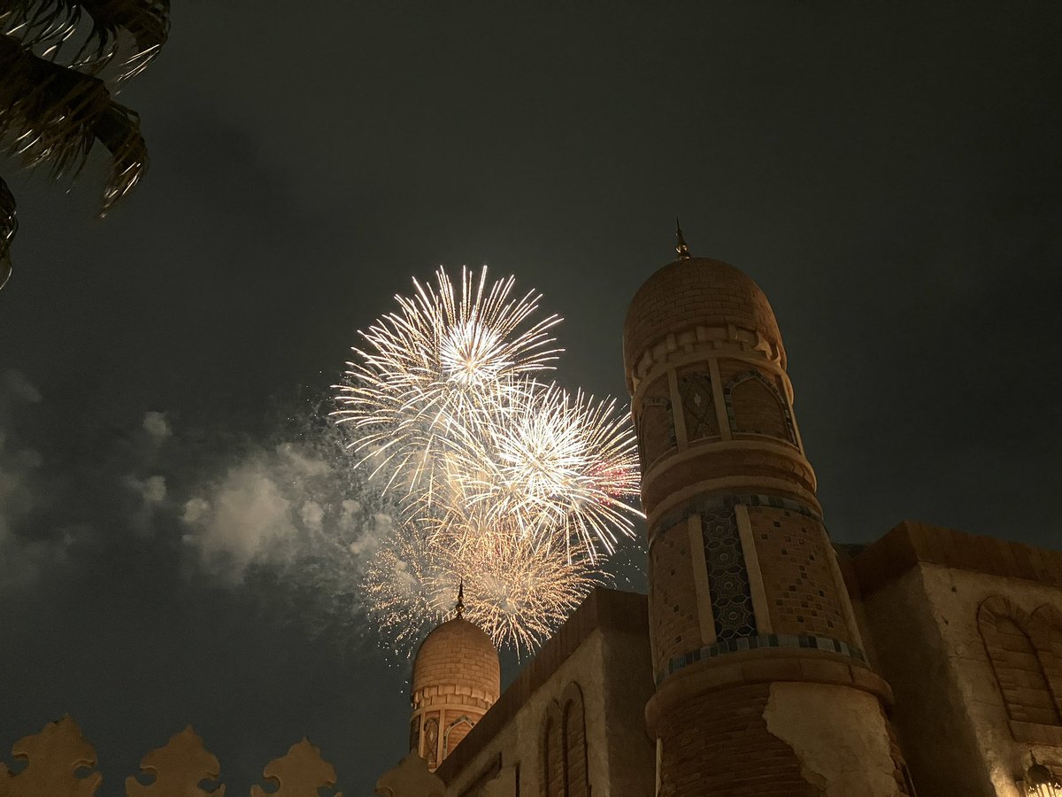 UDR2018's tweet photo. 移動してたらすごいところから花火が見れた🎆 https://t.co/7j2qS67leg