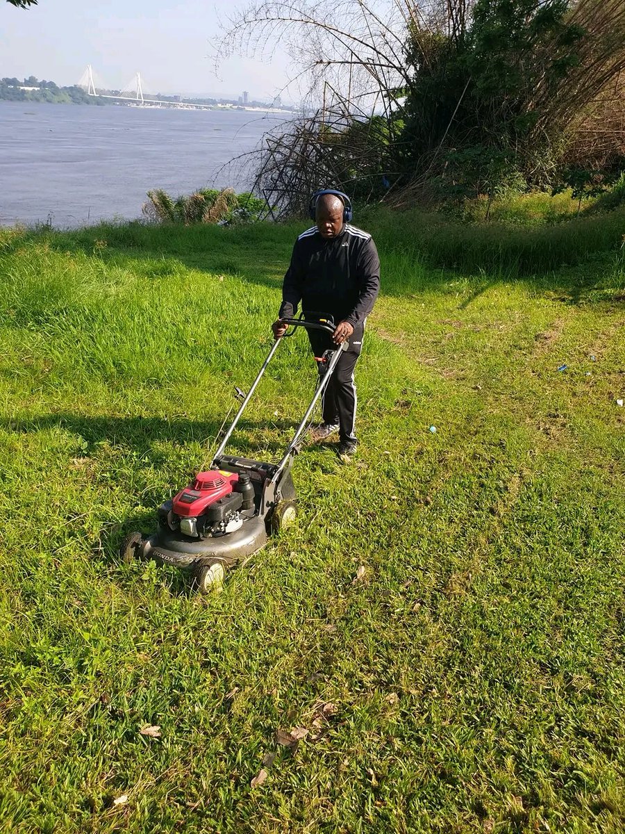 "Faites quelque chose et, si ça ne réussit pas, essayez autre chose."

F.D. Roosevelt

Yika mpiko, lobi eza ya Nzambe !
Reste déterminé, demain appartient à Dieu !

Bonne journée à vous tous mes amis. Que Dieu vous bénisse abondamment!